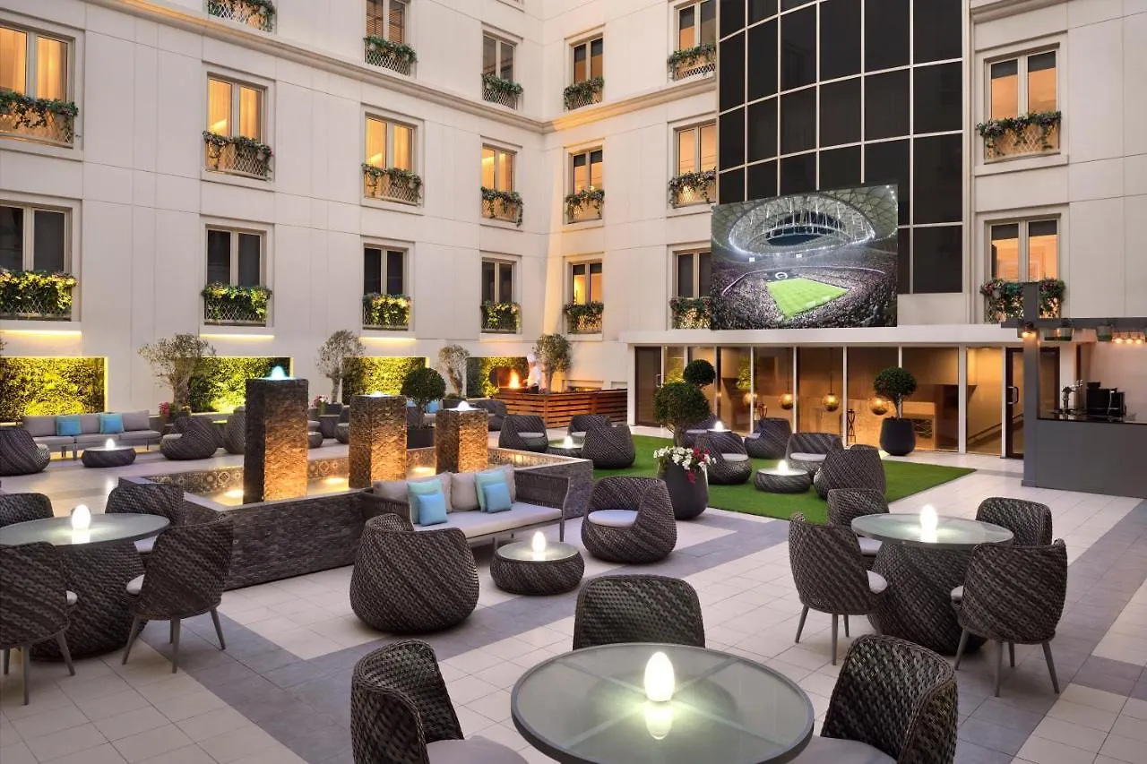 Moevenpick Hotel & Apartments Bur Dubai 5*,